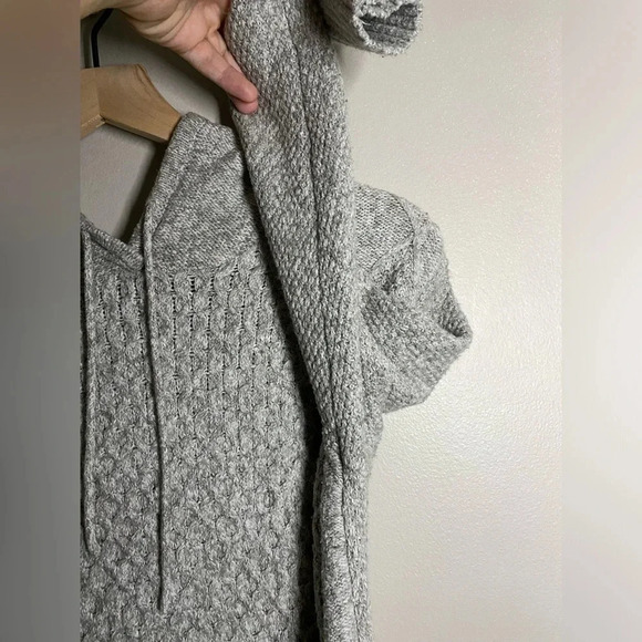 American Eagle Hooded Pullover Cable Knit Sweater Light Grey size small - Picture 6 of 11